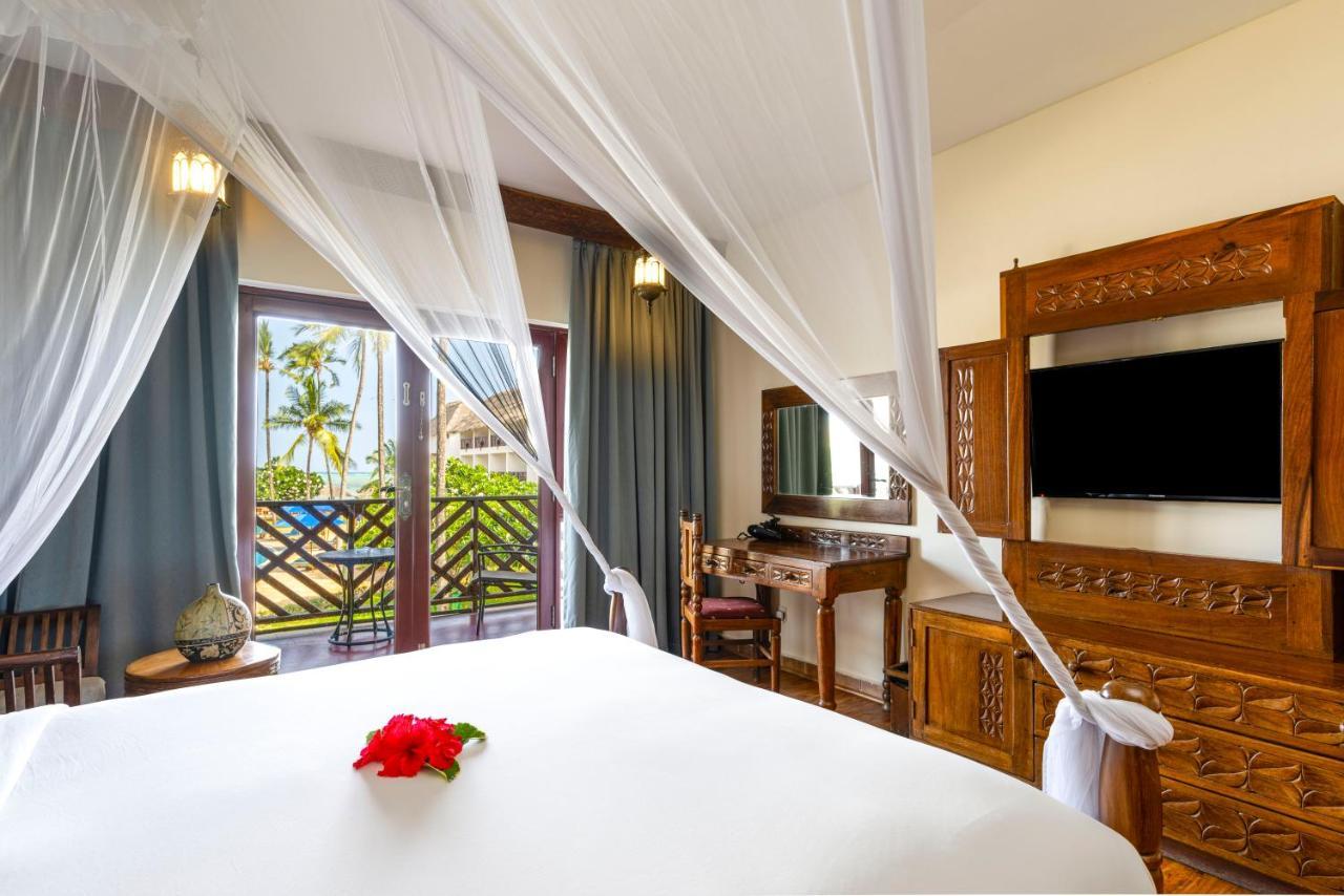 Queen Room with Partial Ocean View
